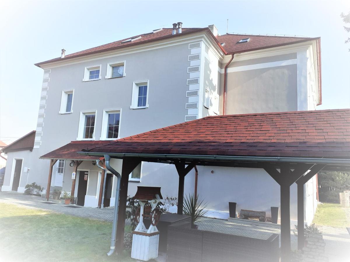 Sherwood Hotel Vojkovice Nad Ohri Εξωτερικό φωτογραφία